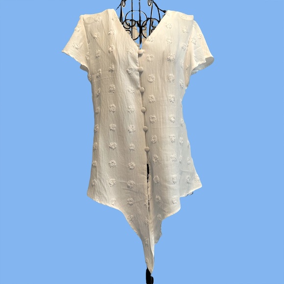 NWT Blooming Jelly size small tie shirt. 3-d circles off White w covered buttons - Picture 9 of 9